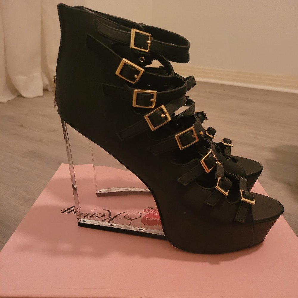 Penny Loves Kenny Black Crackle Acrylic Wedge